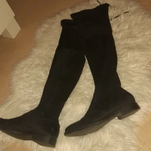 Alley,size 30 - De är nya .