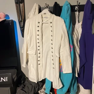 Nån grej - Ingen aning om vad det ens är. Står ej storlek elr märke.