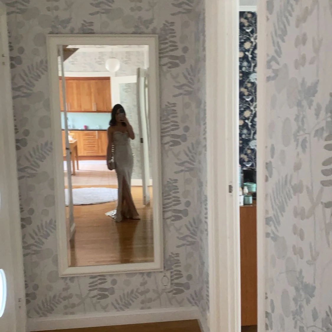 Guld glittrig balklänning  - 90