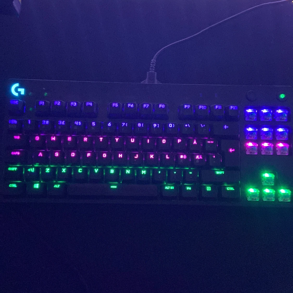 Logitech tangentbord/ blåa switched