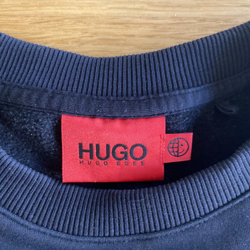 Hugo boss sweatshirt. Använd ett 20tal gånger men i nyskick. Kan gå ner i pris. Tröjor & Koftor.