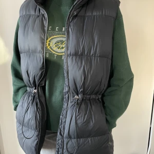 Väst stronger - Väst från stronger, storlek M Nypris 1499:-