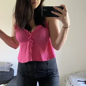 Rosa linne  - Snyggt rosa linne ifrån Shein. Det kom aldrig till användning så därför säljs det! 🫶