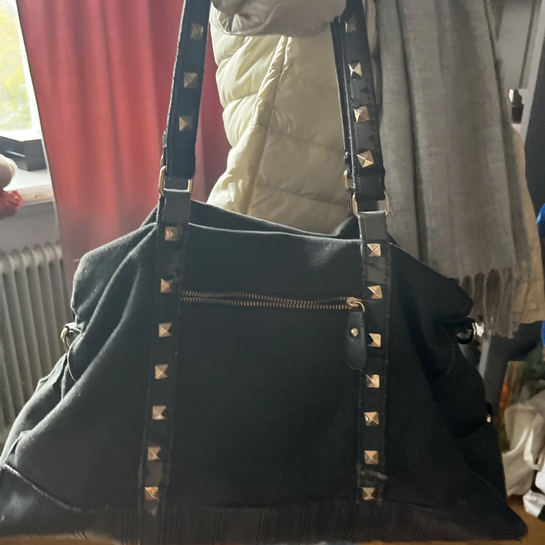 Väska med nitar  - 90