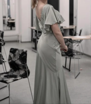 Evening dress - Beautiful evening dress. Worn one time. Size M/L, I am 175cm tall. 