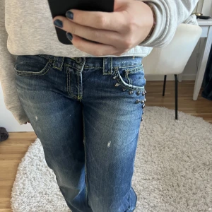 Jeans - Säljer dessa jättecoola lågmidjade och raka jeans från dondup pga att de ej kommer till användning!🩷