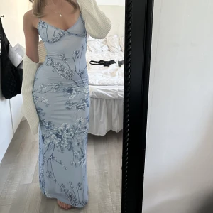 Tiger Mist Julianna Dress - Superfin klänning från Tiger mist i modellen Julianna. Köpt för 95 aud vilket motsvarar 665 sek. Behövde även betala en dyr tullavgift därav säljer jag den för 650kr. Använd 1 gång så i superbra skick. Storlek xs, normal i storleken.