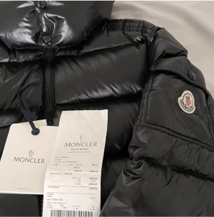 Moncler maya - Tja säljer denna snygga moncler maya storlek S. Säljer för 7500 hör av dig vid frågor.