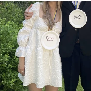 Student klänning - Säljer denna fina klänningen som passar så bra till studenten!❤️