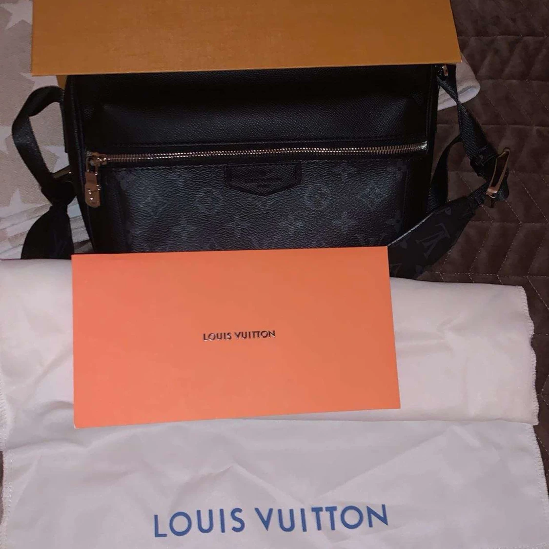LV axel väska  - 90