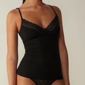 Intimissimi linne  - Svart slutsålt Intimissimi linne med spets. Storlek S. Aldrig använt. 