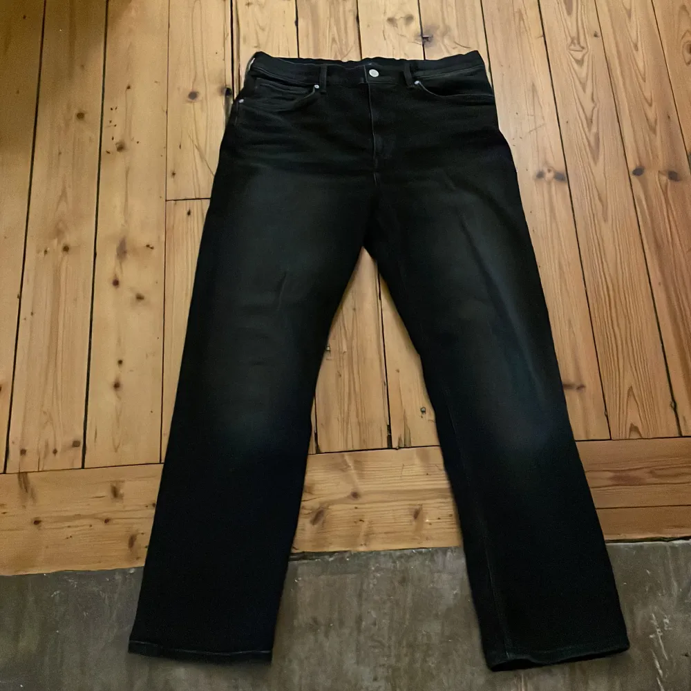 Tja, säljer mina mörkgråa gant jeans i 170cm/15 år kond 7/10 hör av er vid frågor eller funderingar . Farkut & Housut.