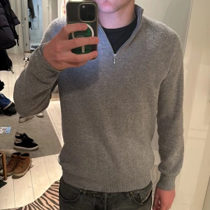 Soft goat half zip  - Halv zip från softgoat i 100% cashmere. Nypris 2695