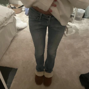 Jeans - Jätte fina lågmidjade G star jeans som jag köpte här på Plick men inte kommit till använding av mig. Passar mig som är 168 ungefär skulle säga att de motsvarar S i storleken