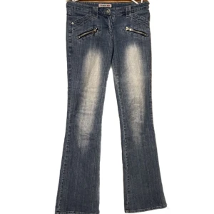 Lågmidjade jeans - På riktigt typ de snyggaste jeansen jag sett men passar inte längre</3