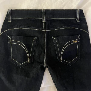 Miss Sixty jeans - I ny skick och aldrig använda!! Kontakta mig vid frågor eller fler bilder. Står att det är storlek 27, passar bra på mig som har 34/36 i EU storlek!