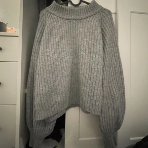 Gina Stickad tröja❤️ - Säljer denna stickade tröja ifrån Gina tricot i storlek S❤️
