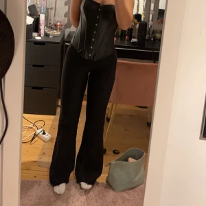 Gina Kostymbyxa - Säljer dessa, inget fel på de, passar bara inte mig längre. Använd 3-4 gånger 