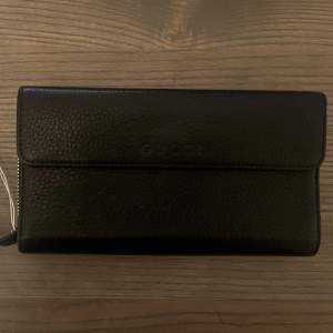 Gucci plånbok köpt på Vestiaire 💕aldrig använd och med äkthetsintyg från Vestiaire. 