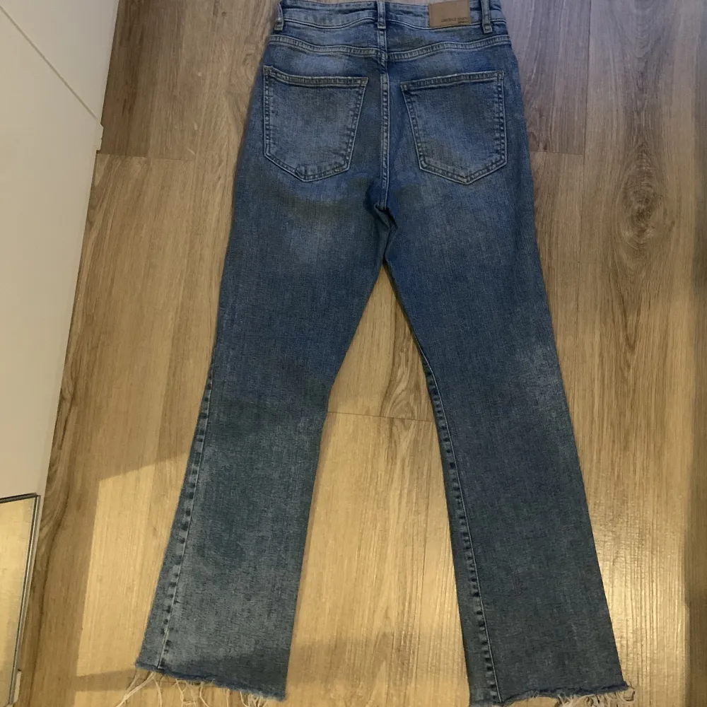 Jätte fina jeans från Gina tricot som inte kommer till någon användning. Storlek xs.. Jeans & Byxor.