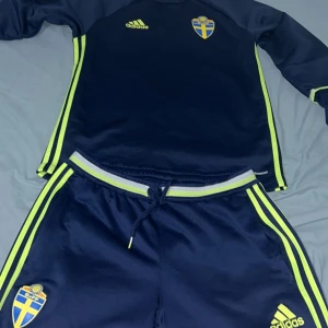 Svff Träningsoverall - Helt ny svff träningsoverall storlek S men passar skit bra i M också.