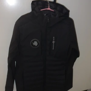 Sail racing jacka  - En sail racing jacka ser ut som helt ny super bra skick. Original pris är 2500 