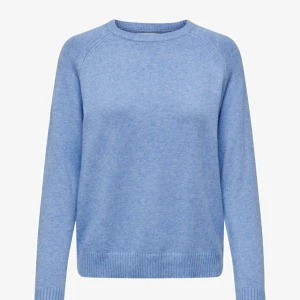 blå stickad tröja  - säljer denna tröja från only då den ej kommit till användning, bara använd ett fåtal gånger, slutsåld på hemsidan❣️säljer för 150kr +frakt 