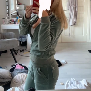 Juicy couture sett - Säljer mitt juicy sett för att de inte kommer till användning längre✨ det är i bra skick 💕