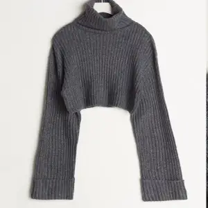 Säljer denna jätte sköna stickade tröjan från Gina tricot, knappt använd💕