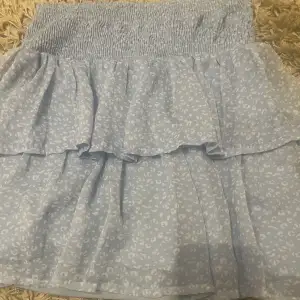 Fin kort kjol från bikbok i storlek S