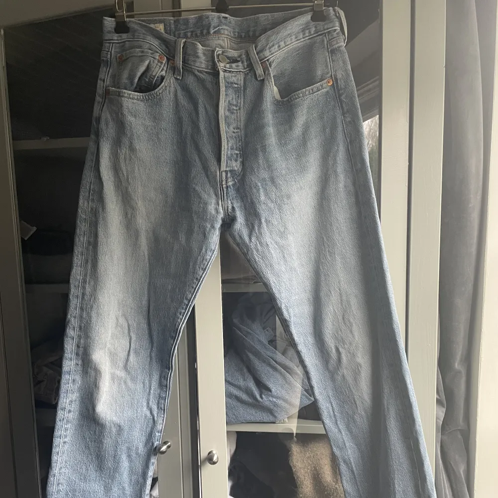 Så fina Levis jeans i ett fint skick❤️‍🔥. Jeans & Byxor.