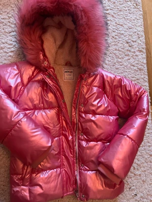 Vinterjacka rosa minoti  - Rosa vinterjacka  9/10 Ny pris 789 sek  