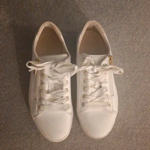 Linear skor - Jag säljer min Linear skor eftersom dom har blivit för små.  Prisförslag går bra🫶🏼🫶🏼