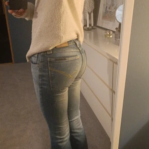 Deminbirds jeans - Säljer mina jätte snygga lågmidjade deminbirds jeans för dom tyvärr är för korta för mig. Storlek 25/30 men passar om du har xs. Dom är i bra skick. 🫶🏼