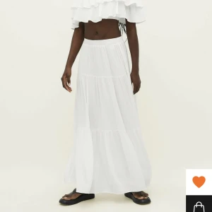 Långkjol - Säljer denna vita långkjol från Zalando. Slutsåld på hemsidan! 