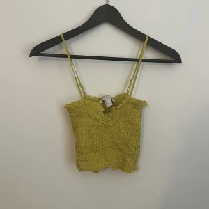 Olive top - Stretchig och anspassar sig till ens kropp