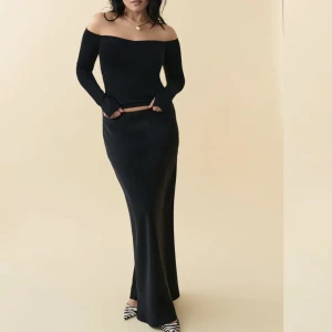 Kjol  - Helt slutsåld lågmidjad kjol från Gina med lappar kvar!!❤️