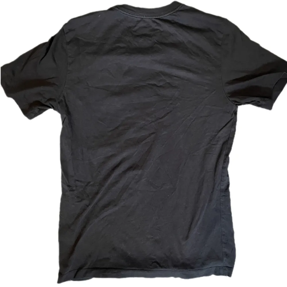 en svart jordan t-shirt storlek S i mycket bra skick . T-shirts.