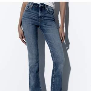 Jeans från Zara Storlek 40. Bra skick då dom är använda 1-2 gånger. Ny pris 359, säljer för 230