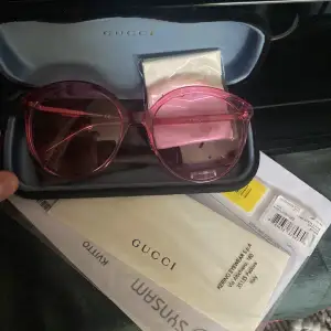 Äkta Gucci solglasögon, använda Max 2 gånger, inga repor. Inköpta 2021