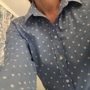 Gant skjorta - Säljer min oanvända Gant skjorta i storlek Small. 