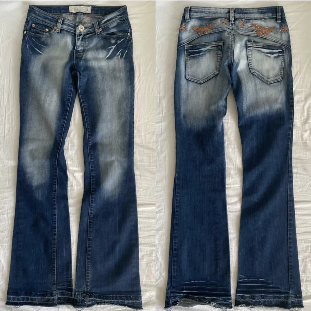 OBS BILDER FRÅN FÖRRA ÄGAREN!!! Säljer dessa extremt snygga jeans då jag har för många! Strl s skulle jag uppskatta de till, dock lite stretch i så passar nog lite mindre och lite större . Jeans & Byxor.