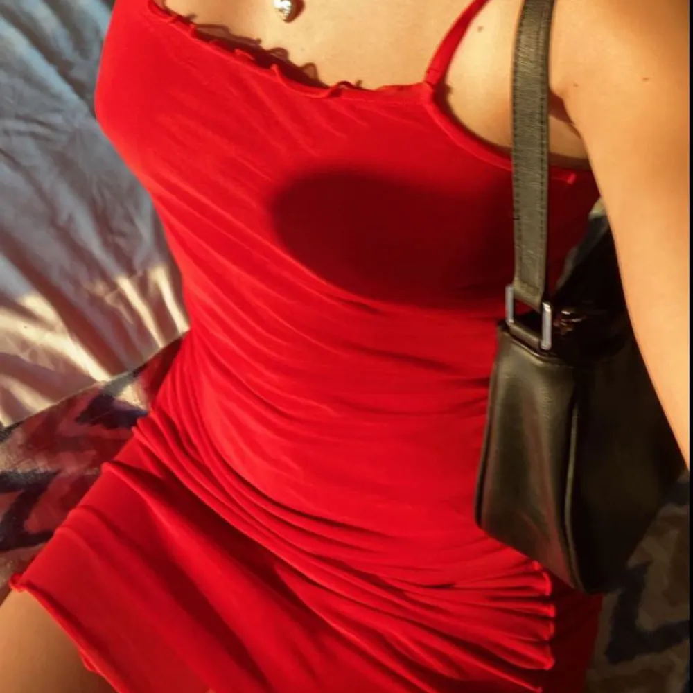 Jättesöt röd klänning som jag tyvärr inte använder längre. 80kr + frakt (köpte för 149kr) 😊Storlek S ❤️. Klänningar.