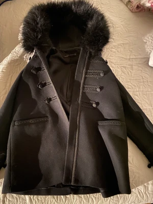 Zara coat - Helt ny kappa från zara. Jättefin men kommer inte til användning.
