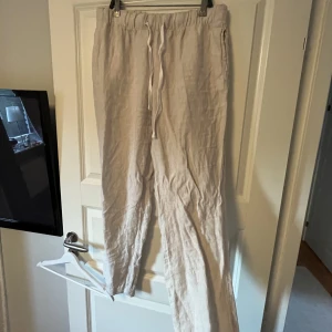 Linnebyxor  - Säljer dessa linnebyxor fårn H&M som jag aldrig använt. 200 kr ex frakt, skriv för fler bilder med mera💓