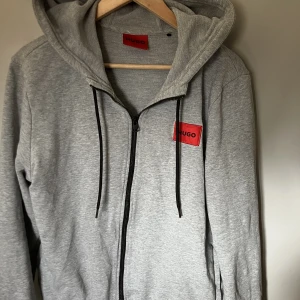 Hugo tröja - Den är 9/10 i skick Den är storlek medium