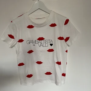 H&M x Giambattista Valli Paris - Super söt t-shirt med tryck.