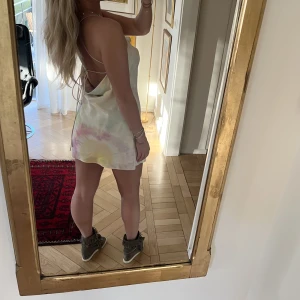 Klänning från Zara - Så fin klänning från Zara. Använd 1 gång. 