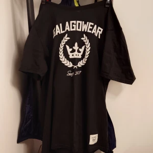 Galogowear T-shirt  - Populär Galogowear T-shirt som aldrig har använts.  Klädmärket finns inte längre.
