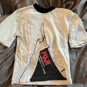 Unik T-shirt  - Super unik t-shirt med coolt tryck! 